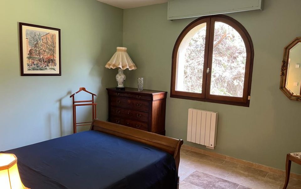 Chambre RDC , lit double, Villa location vacances Vaucluse