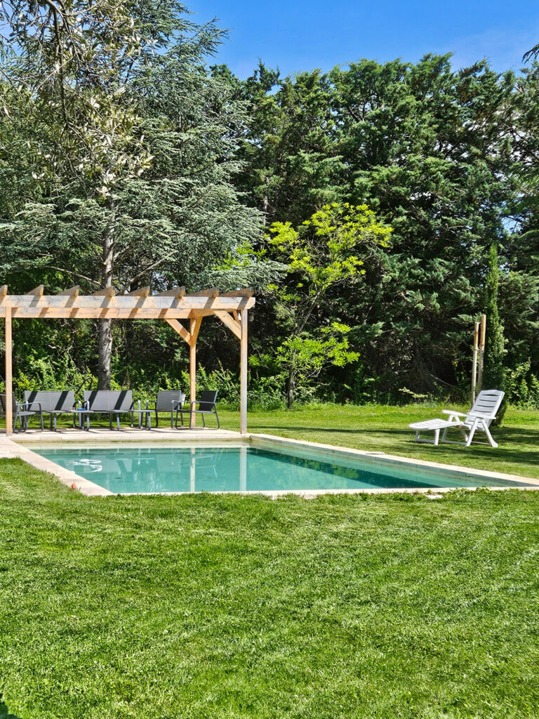 La Louvière des Garrigues location vacances Mazan- Piscine privée extérieure