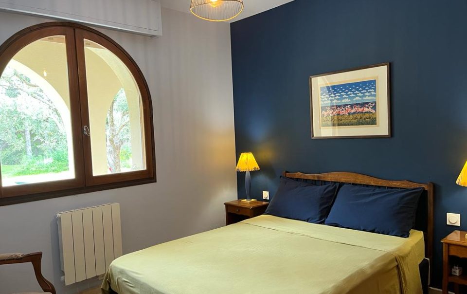 Chambre Pervenche , 1 lit double, La Louvière des Garrigues
