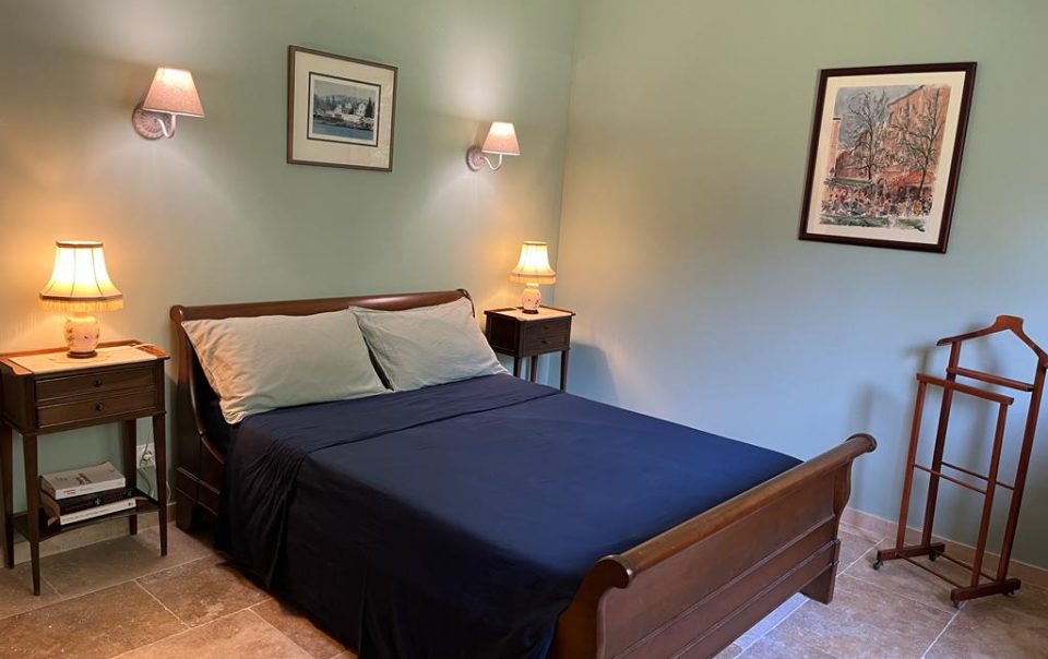 Chambre RDC , lit double, Villa location vacances Vaucluse