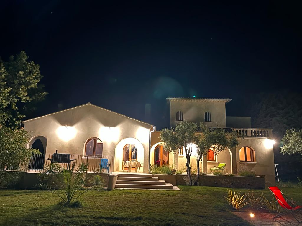 La villa éclairée - Louvière des Garrigues, location de vacances Mazan - Vaucluse