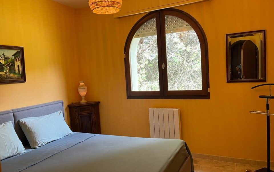 Miss Pêche's room, on the ground floor to the east - La Louvière des Garrigues Mazan