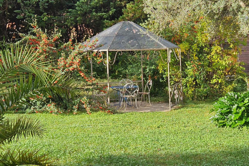 Holiday villa with wooded garden in Provence - La Louvière des Garrigues